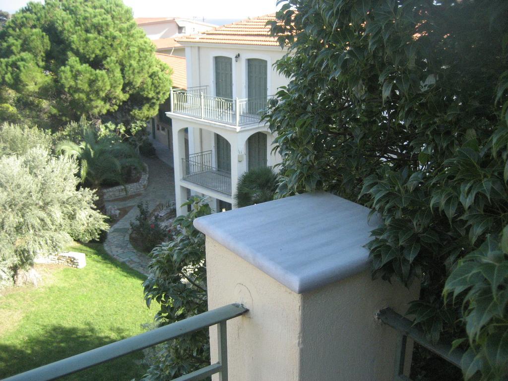Kyveli Hotel Apartments ヴロンダトス エクステリア 写真