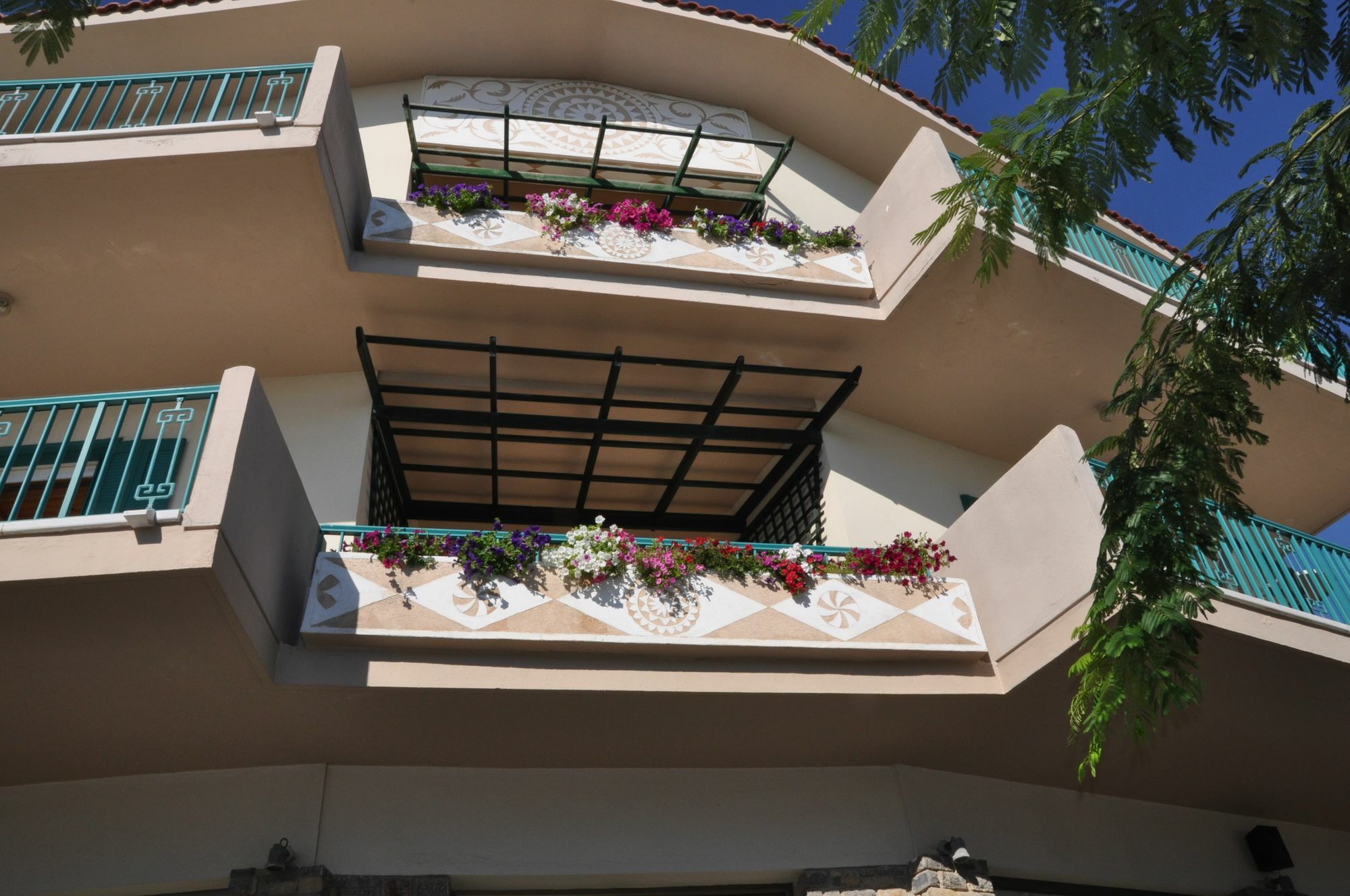Kyveli Hotel Apartments ヴロンダトス エクステリア 写真