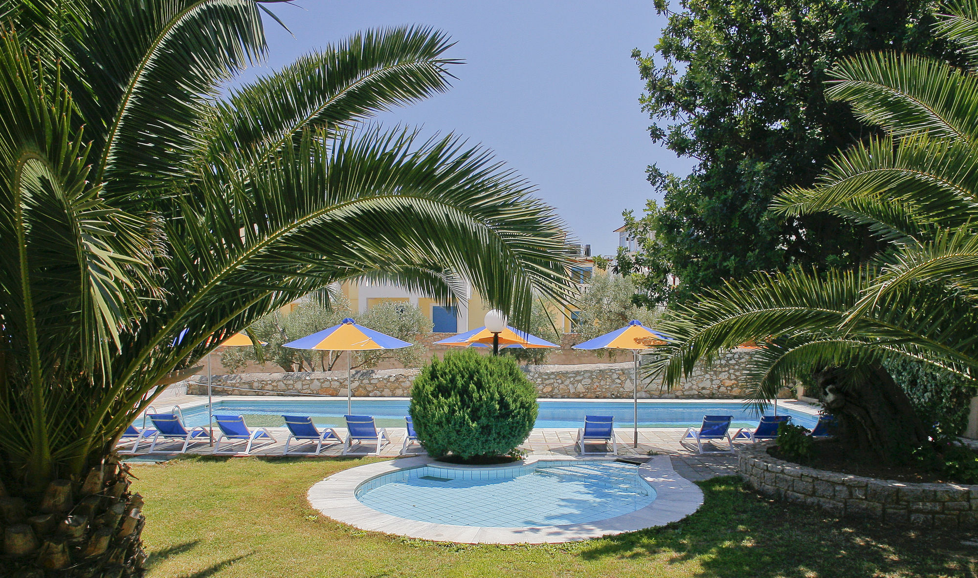 Kyveli Hotel Apartments ヴロンダトス エクステリア 写真