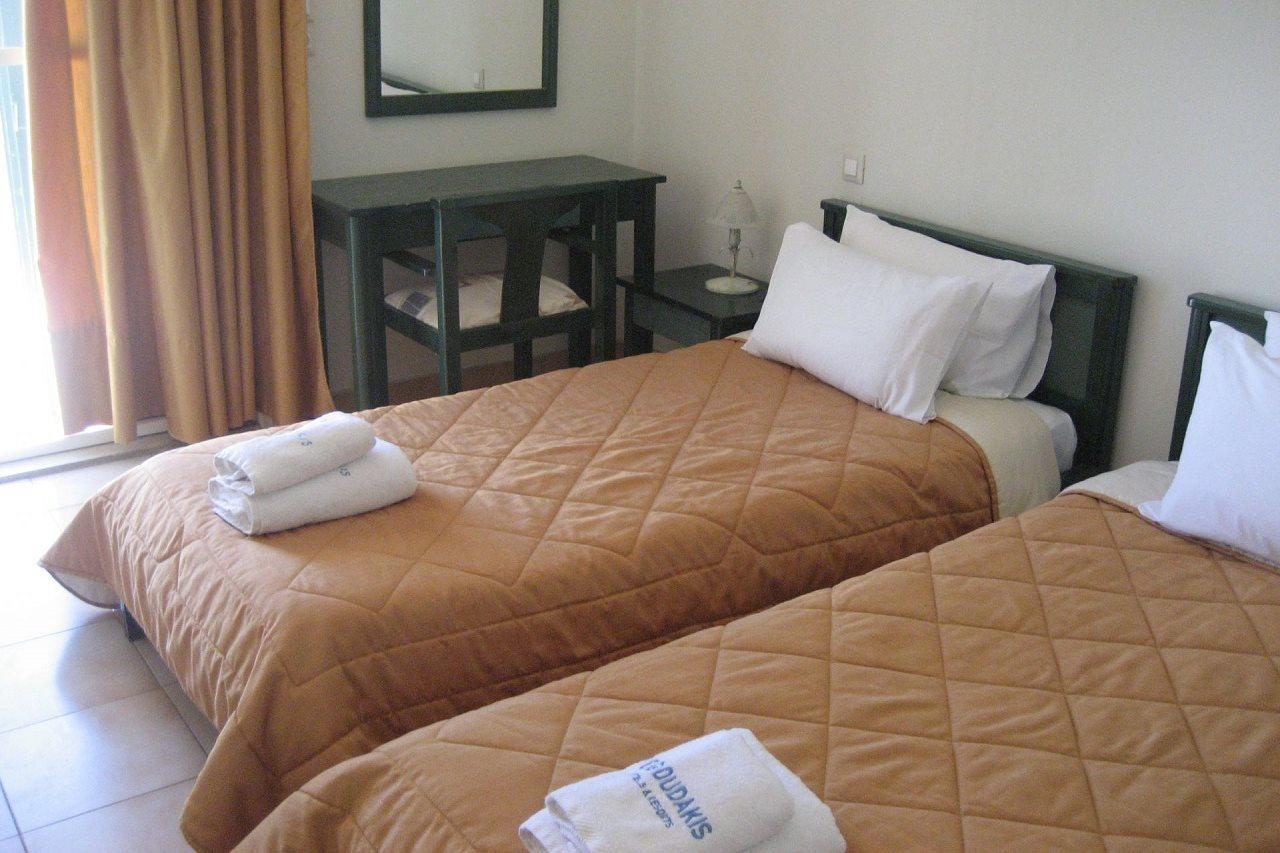 Kyveli Hotel Apartments ヴロンダトス エクステリア 写真